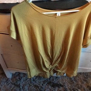 Women’s blouse, size medium, mustard color, excellent condition!